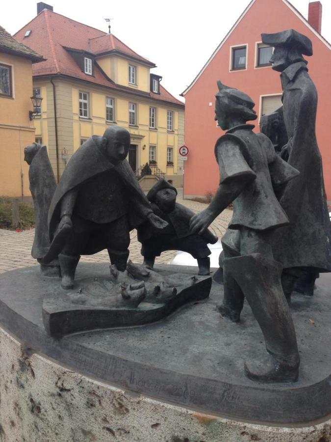 Frank Und Froh Lejlighed Uffenheim Eksteriør billede